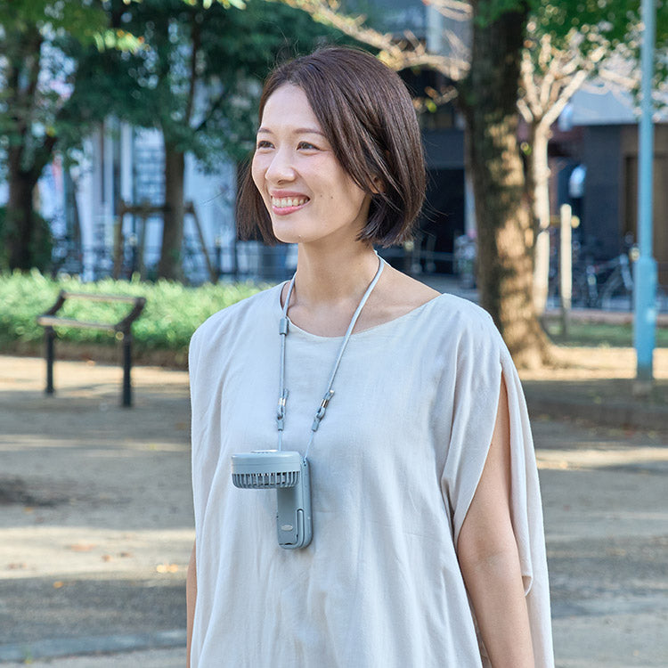 Life on Products ペルチェ冷却機能ダブルファン カラビナ付 スモーキーブルー